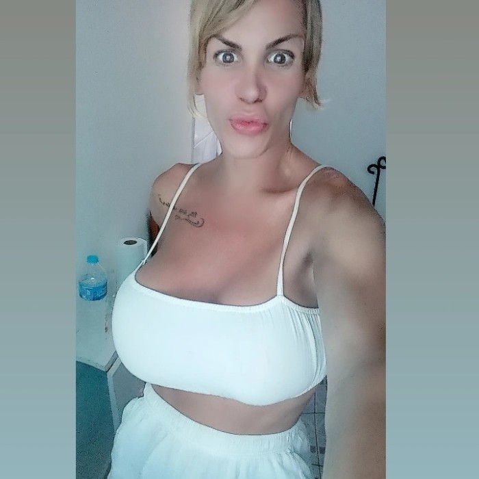 Mujer trans andaluza nueva en Calafell neumática.
