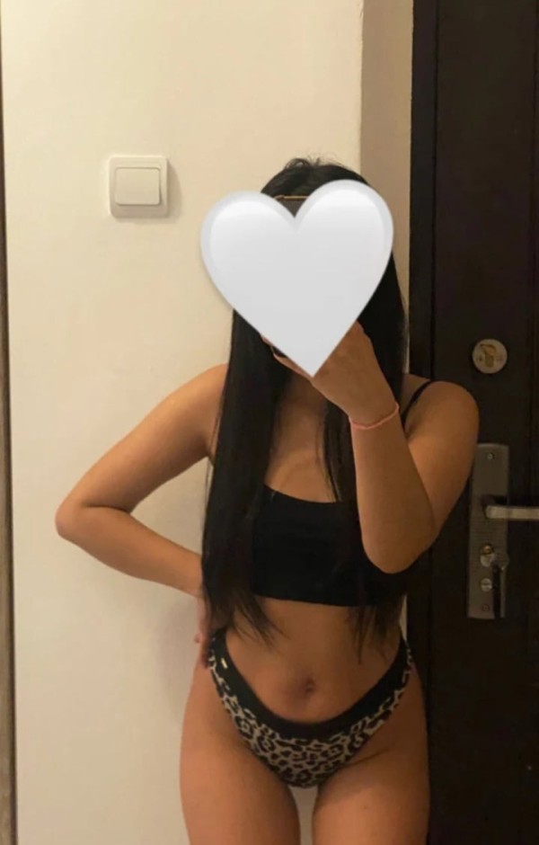 chica independiente discreta