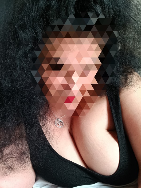 Carmen chica madurita española masajista fiestera