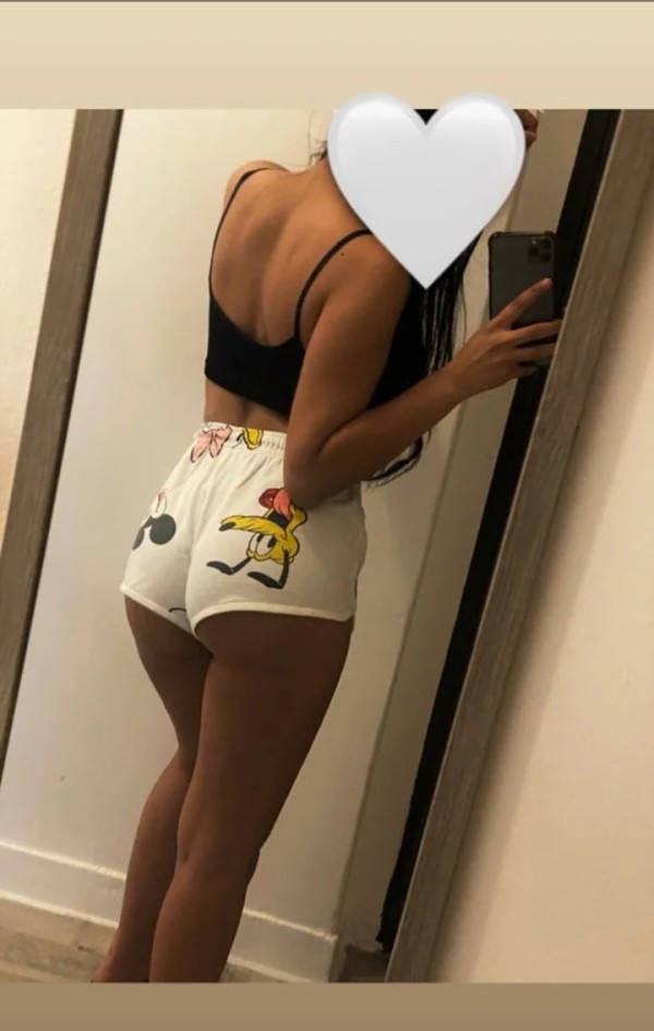 una mujer caletona en Benidorm