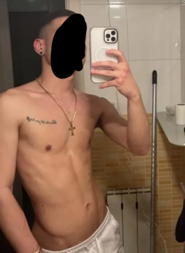 Chico español COBRO 23 años en el ejido 23 CM