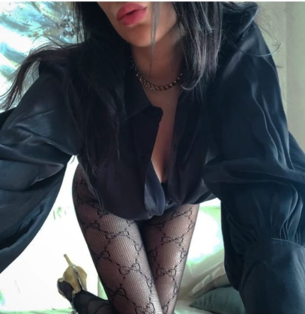 Hermosa y caliente morena de paso por la ciudad, zona Barajas