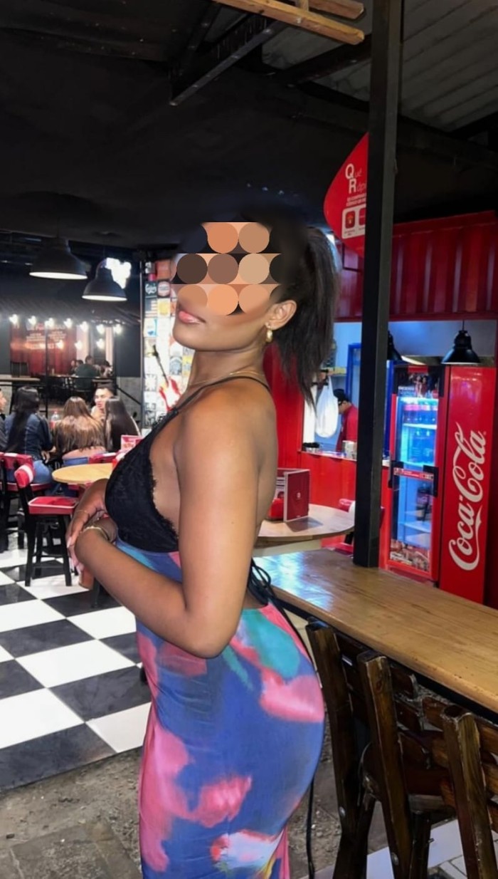 VEN Y TE CORRES EN MIS TETAS