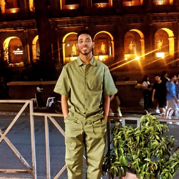 Si buscas sexo en Madrid, con un chico ,pues estoy