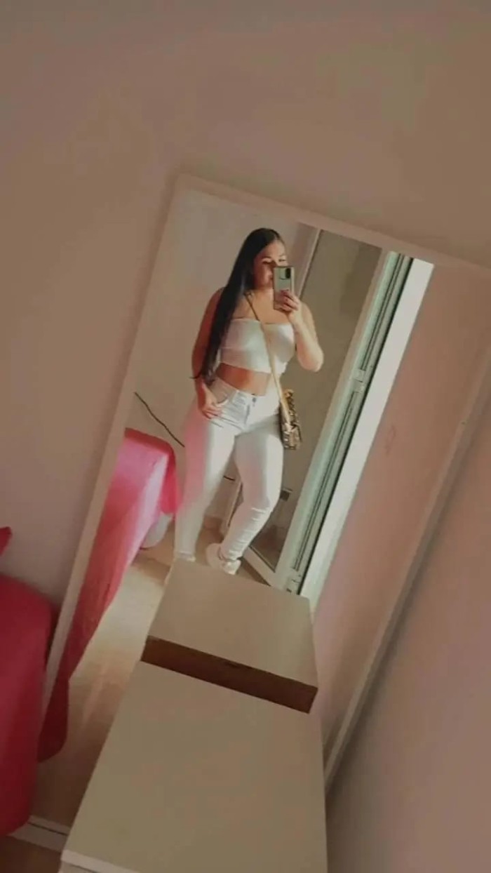 TU RICA PUTA ESTA CACHONDA