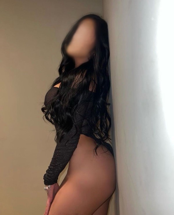 LAURA, Sensual Masajista erótica LATINA Y NATURAL