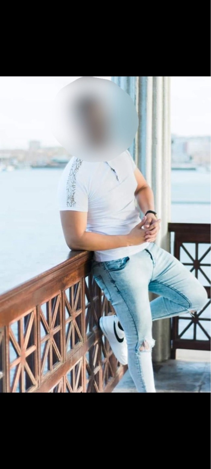 Joven masajista cachondo