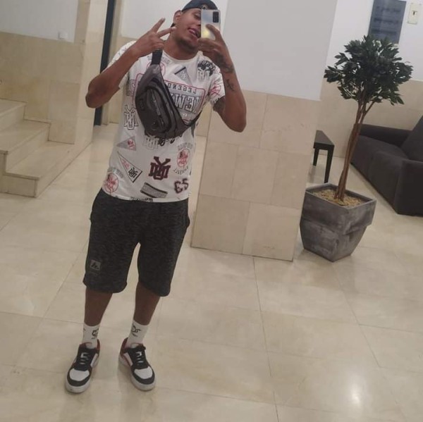 Joven colombiano dispuesto a complacerte