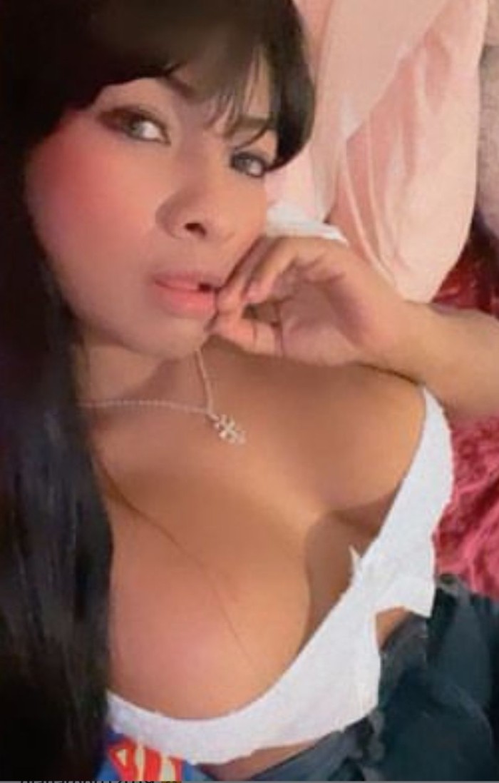 CHUPAME LAS TETAS Y ECHALE TU LECHE