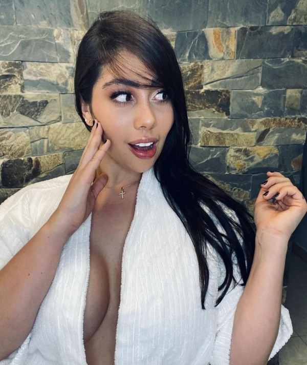 Hola soy Andrea tu colombiana cariñosa y dis