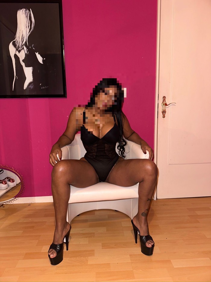 NAOMI CUBANA MORONEZA 100% LA DE LA FOTO