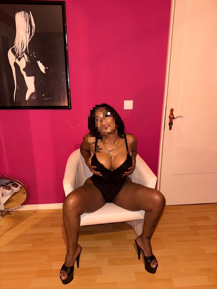 NAOMI CUBANA MORONEZA 100% LA DE LA FOTO