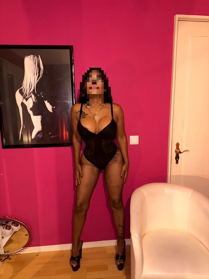 NAOMI CUBANA MORONEZA 100% LA DE LA FOTO