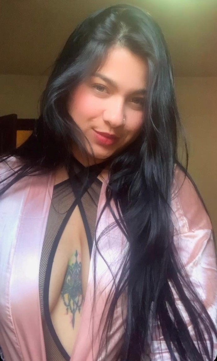 Danna chica colombiana muy sexi y fiestera