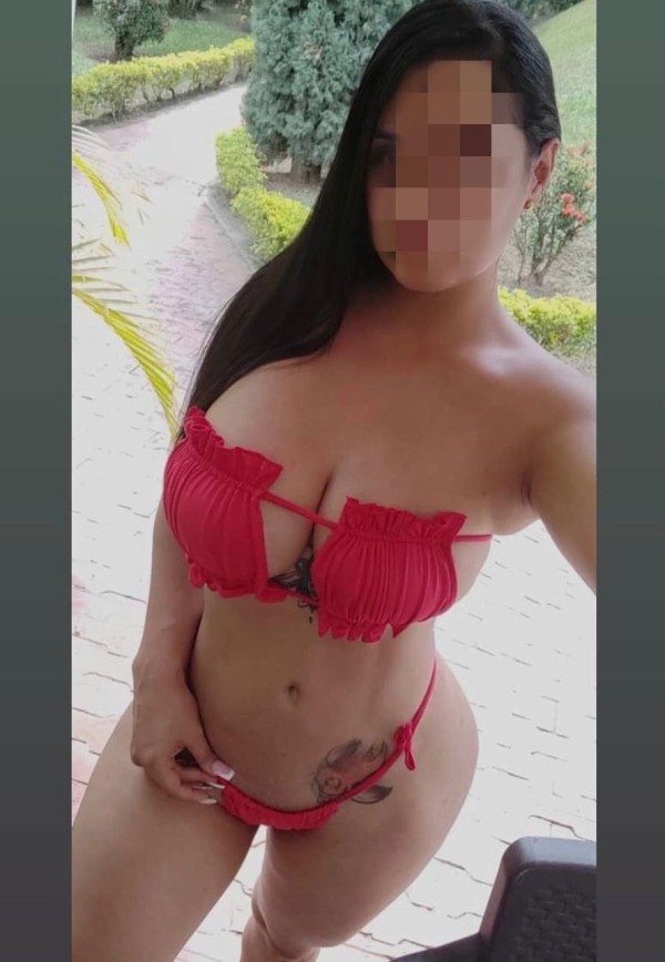 Exclusiva chica esperando tu llamada