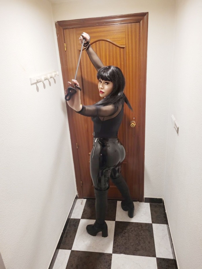 Chica trans colombiana caliente Guarracachonda Elche