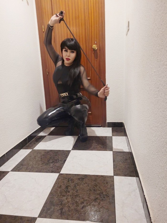 Chica trans colombiana caliente Guarracachonda Elche