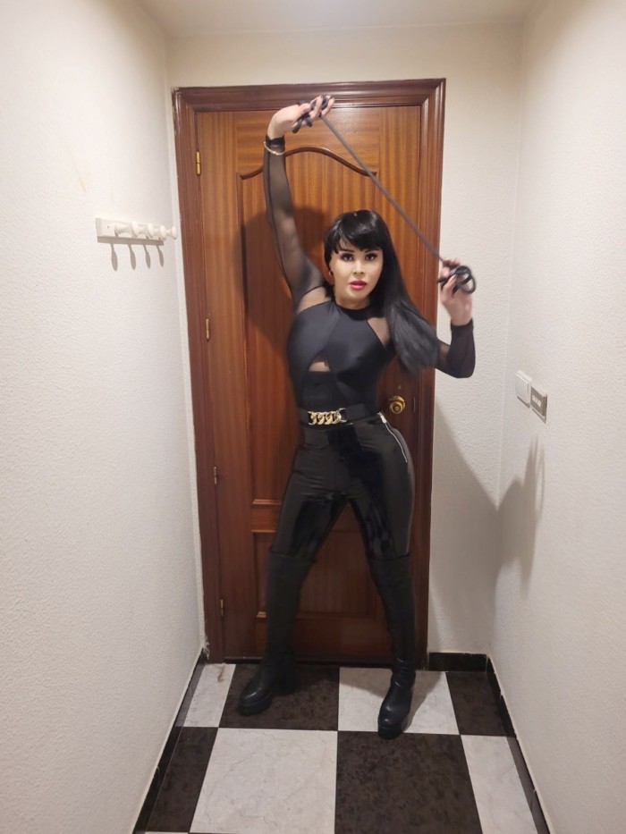 Chica trans colombiana caliente Guarracachonda Elche