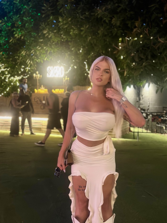 Brasiliena , XL & feminina