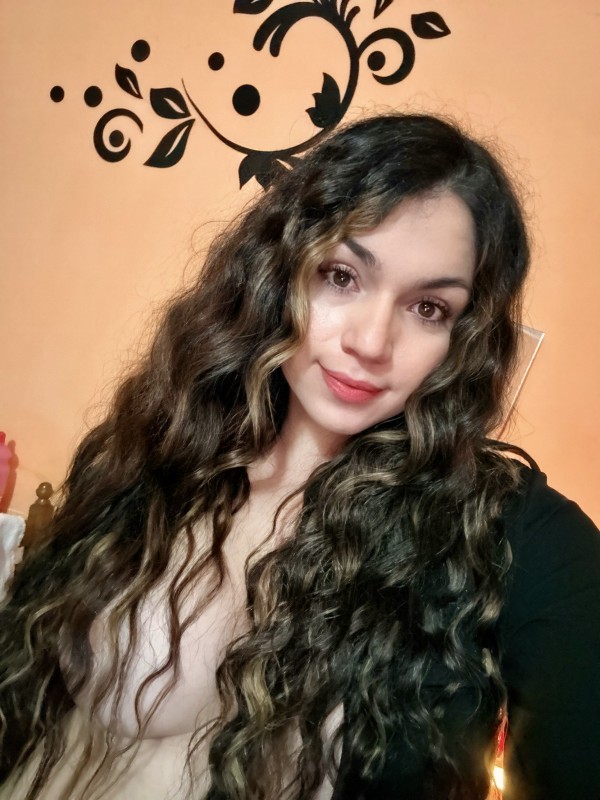 Anahí top internacional en Valencia