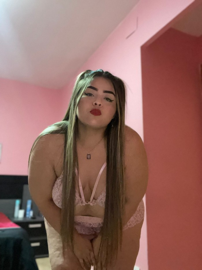 GORDITA SEXY CON CURVAS VOLUPTUOSAS