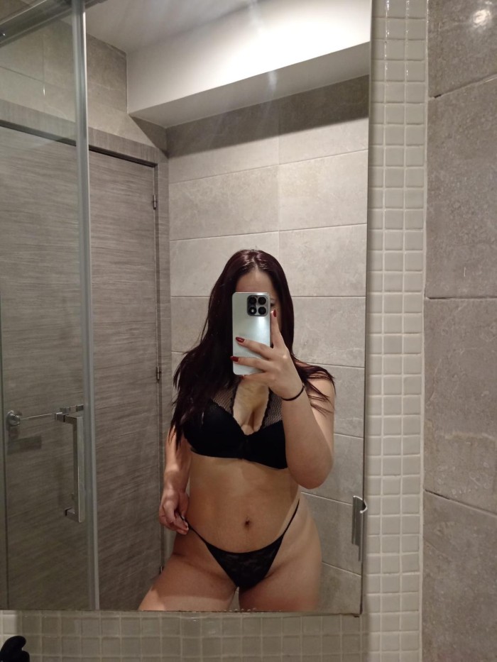 Masajista. Camilla o tatami muy profesional