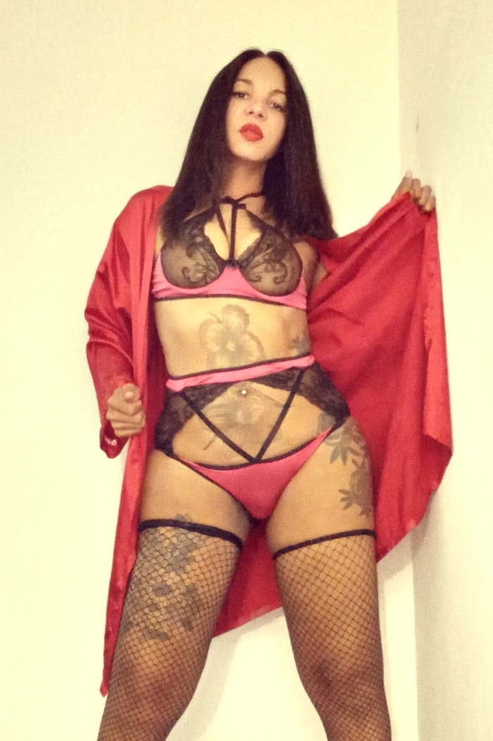 GIRONA ENCANTADORA CHICA TRANS BRASILEÑA