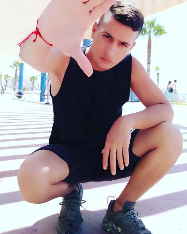 Hola soy David serio varonil complaciente