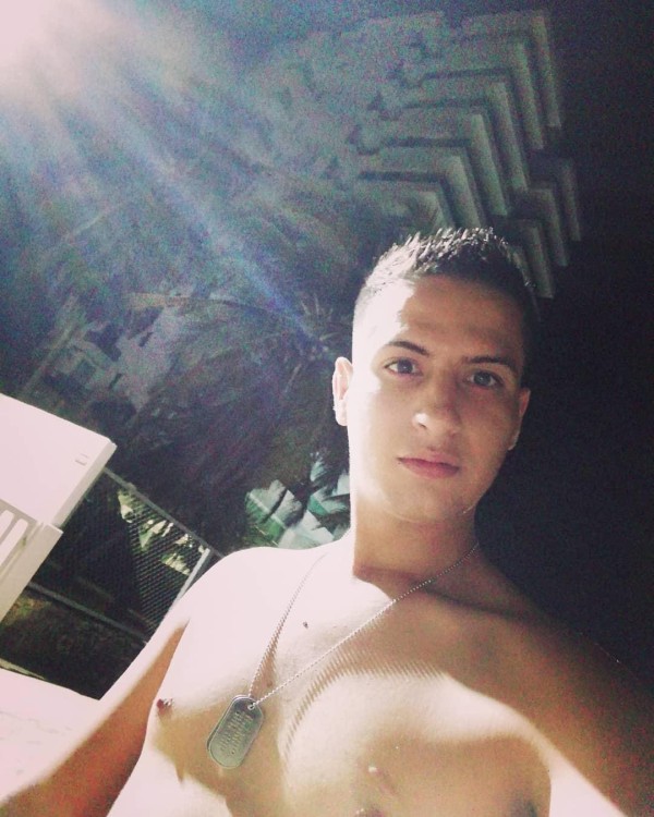 Hola soy David serio varonil complaciente