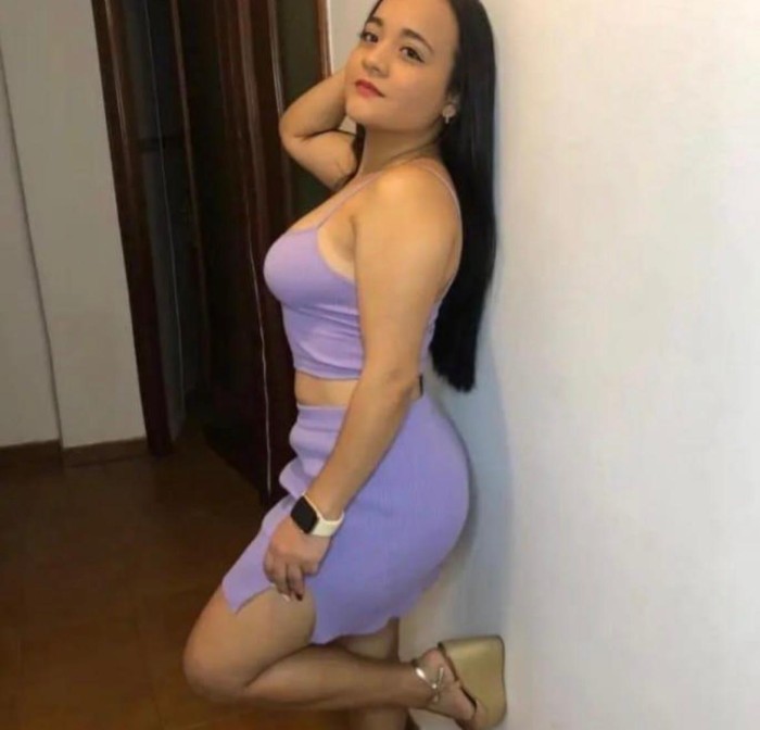LATINA ALEGRE Y COMPLACIENTE /SALIDAS