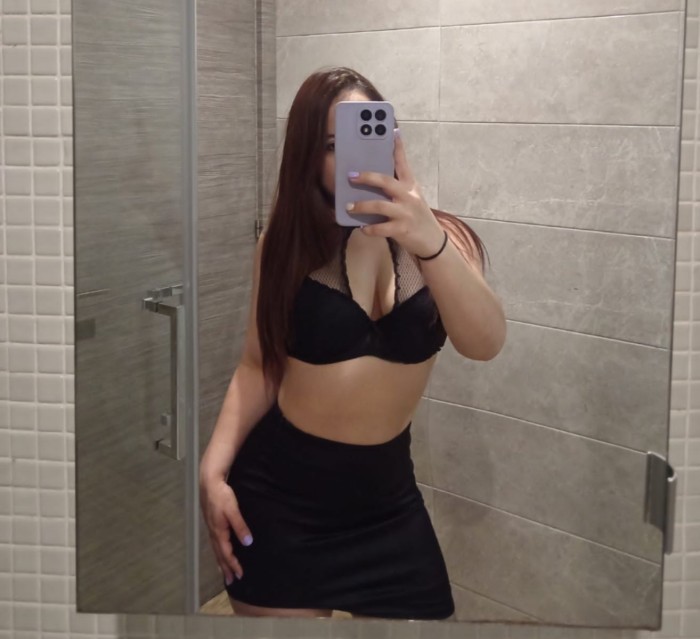 Guapísima masajista cuerpo a cuerpo