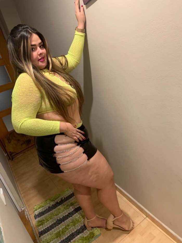 EXTROVERTIDA Y CARIÑOSA / SALIDAS