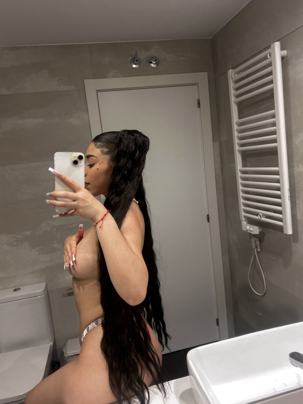 Soy Dayana una chica encantadora y llena de dese