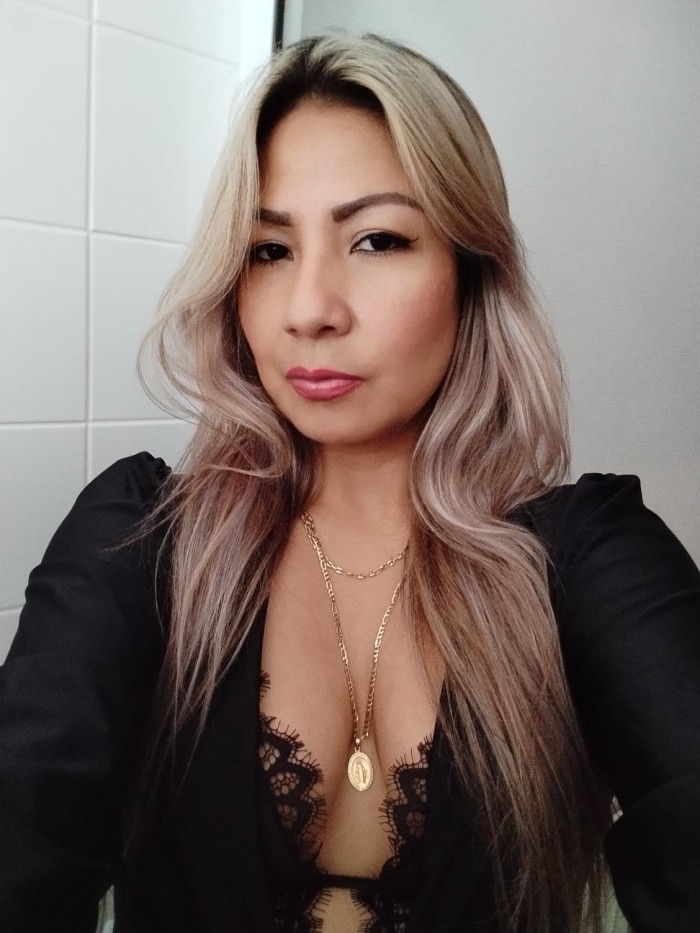 Ven que estoy calientita y con ganas de jugar