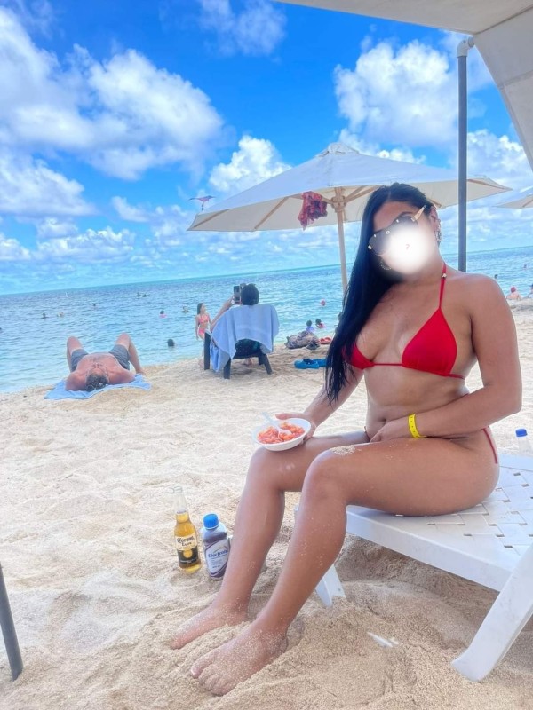 Hermosa latina, joven, educada, cariñosa.
