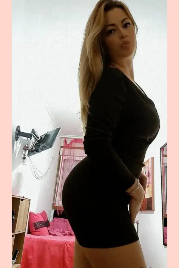 Claudia tu rubia fiestera con buen rollo