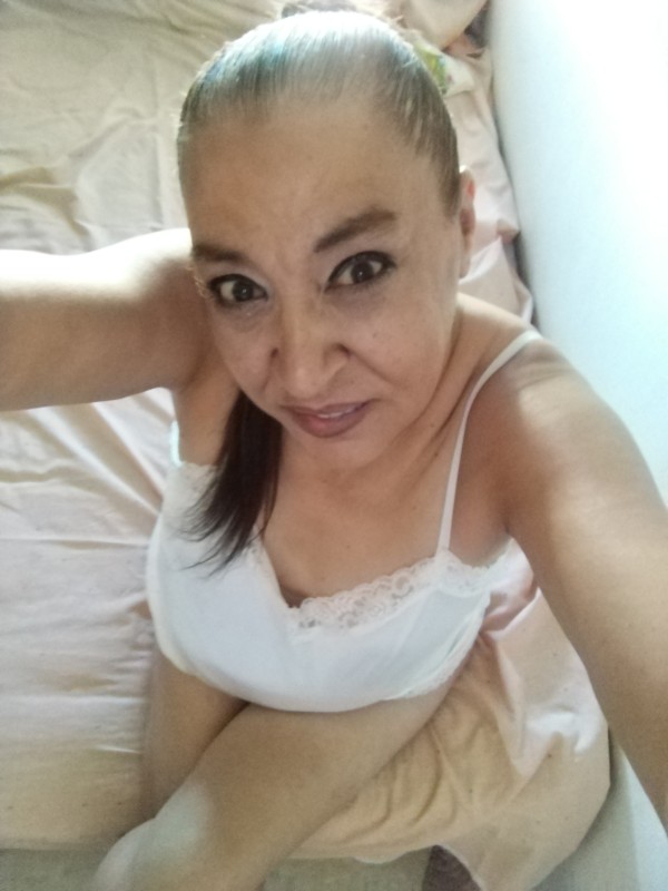 En DON BENITO MADURA  ESPAÑOLA  FIESTERA FOTOS REALES