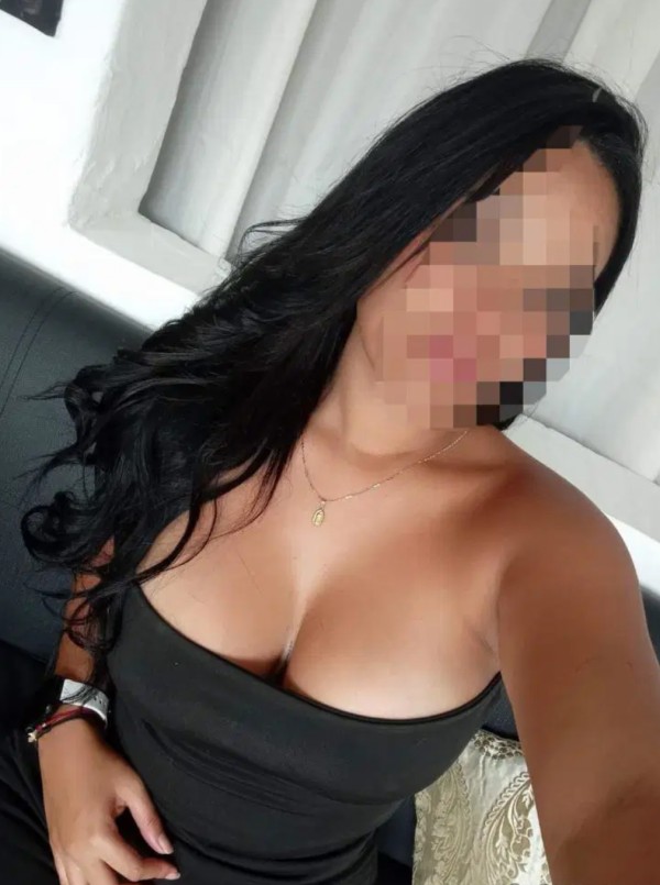 Ha llegado la.morena de tus sueños cañera