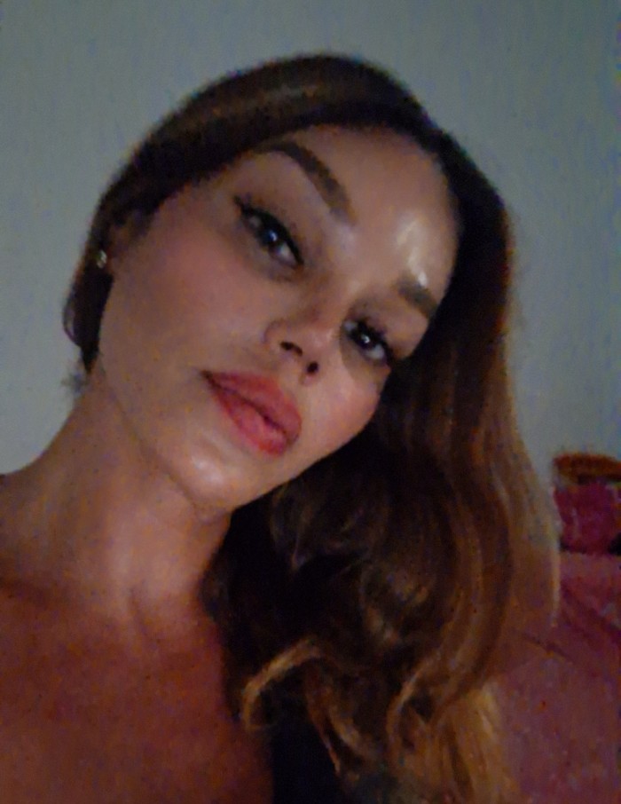 Caliente en casa papi quieres el bibi ? Bebe