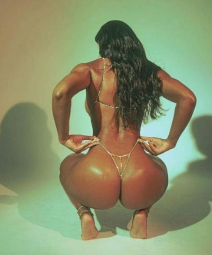 ARDIENTE MORENA JOVENCITA COLOMBIANA EN PUERTO SAG