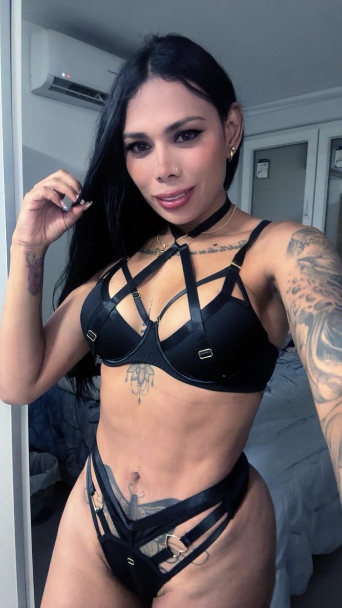 SúPER ENTREGADA, ARDIENTE Y LISTA PARA LA FIESTA