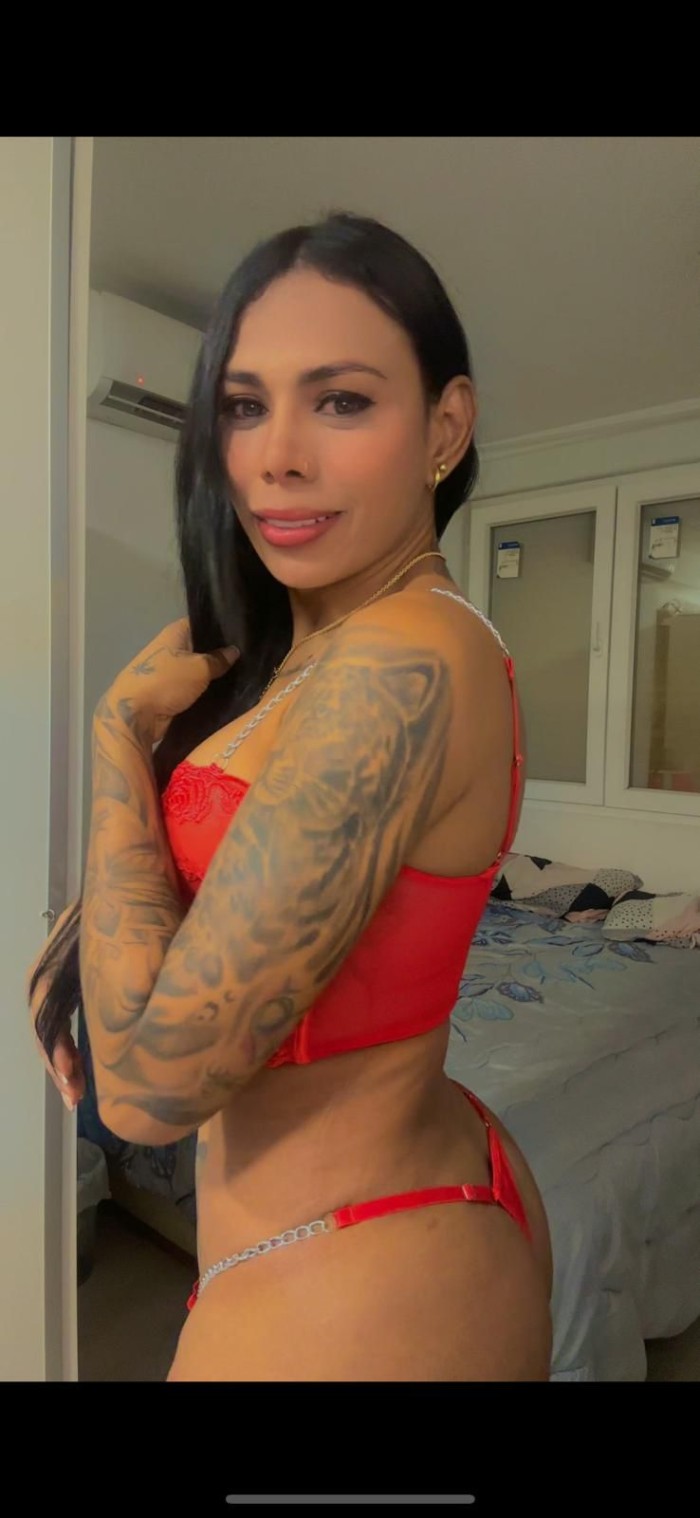 SúPER ENTREGADA, ARDIENTE Y LISTA PARA LA FIESTA