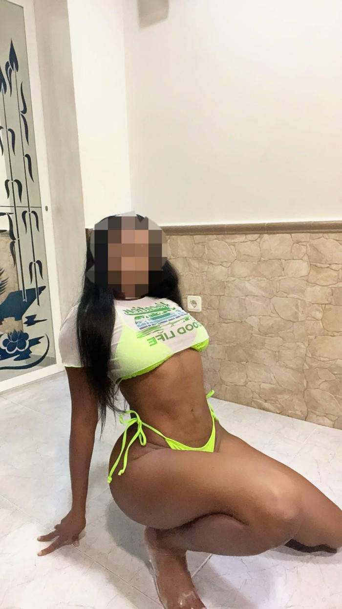 SOY MUY CHUPONA Y TRAGONA LISTA PARA UNA SALIDA