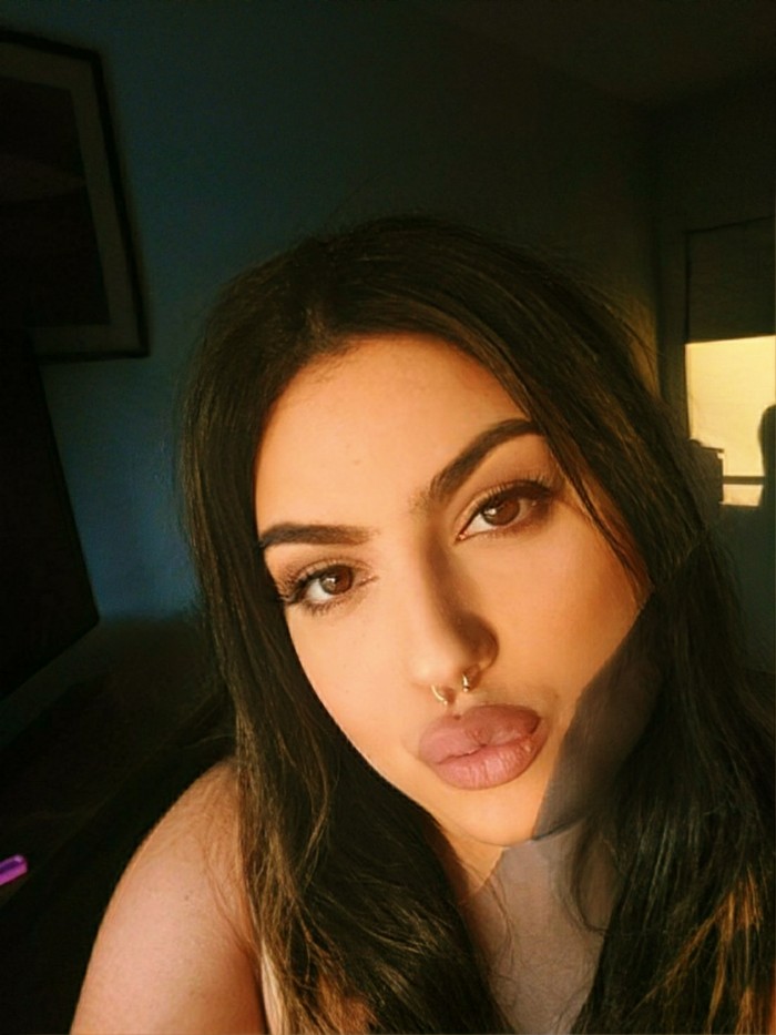 Novedad Correr en la cara y boca. Soy tu puta caliente