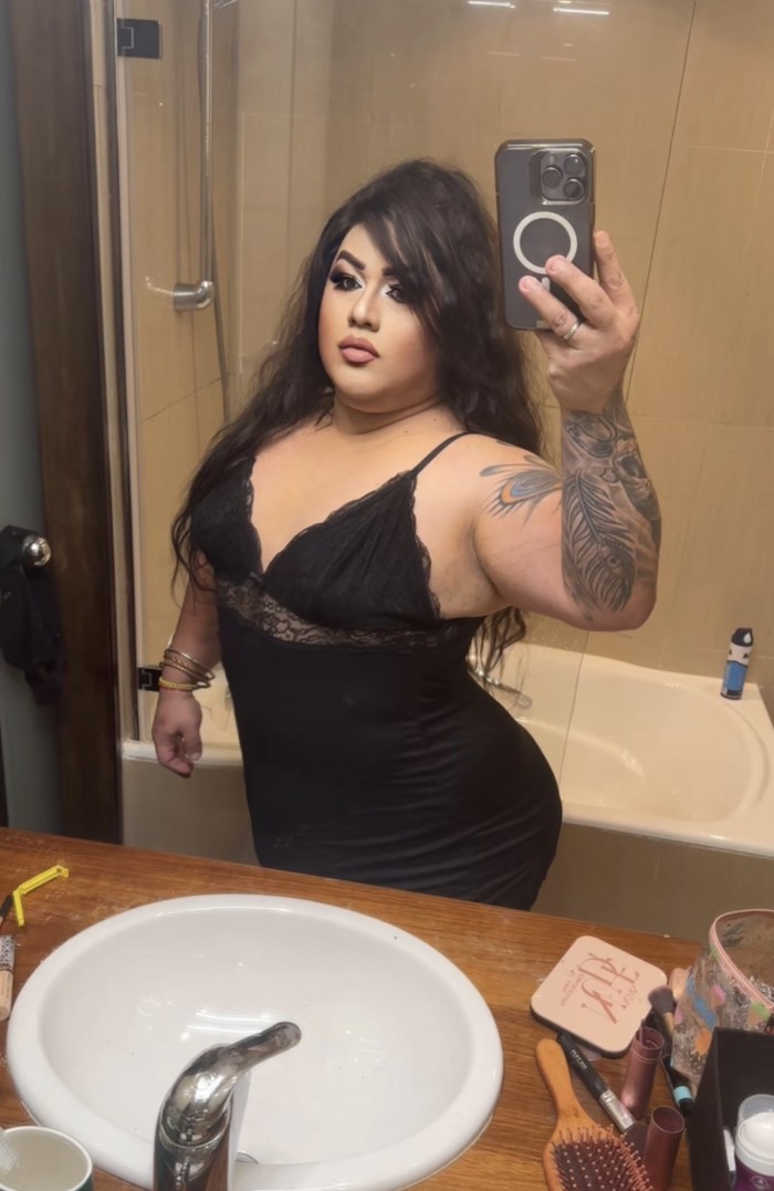 SOY TU AMA PERFECTA LA TRANS MÁS CERDA Y DOMINANTE QUE JAMÁS HAYAS VISTO