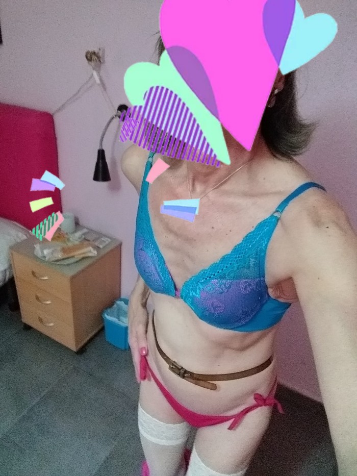 TRANS MADURITA DELGADITA FEMENINA SEXY