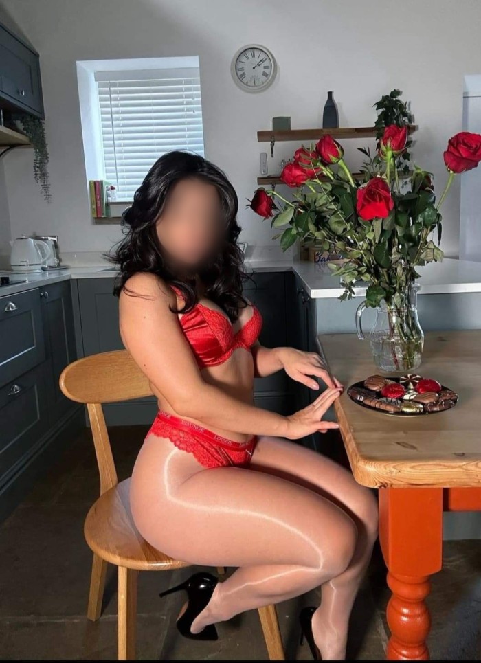 NOVEDAD REINA DE LAS FIESTAS SALIDAS SEXO