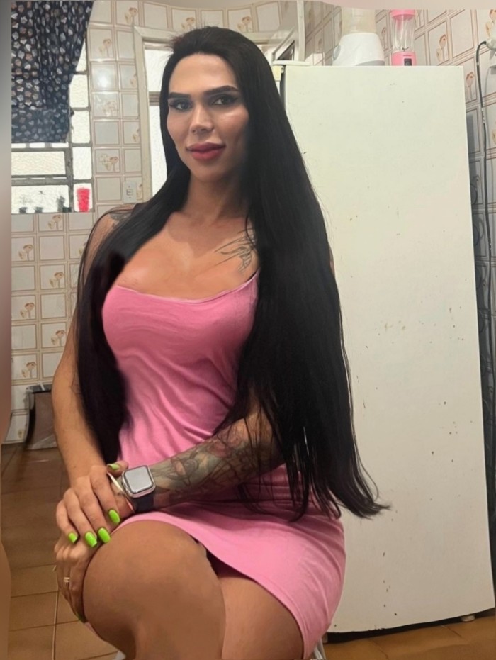 TRANNY Claudia MORENAZA tatuada EXOTICA alta femen