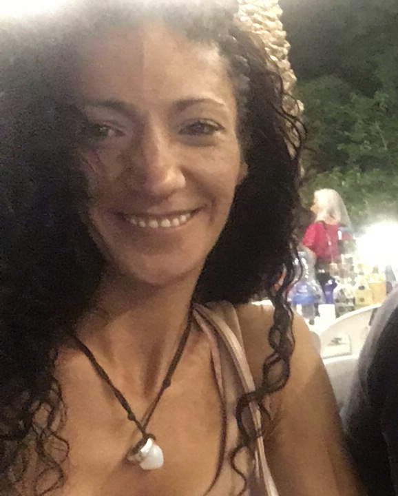 Esther fiestera española morenita delgada