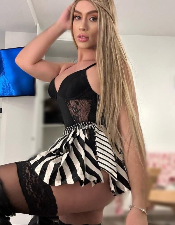 Jovencita latina caliente VIP NOVEDAD